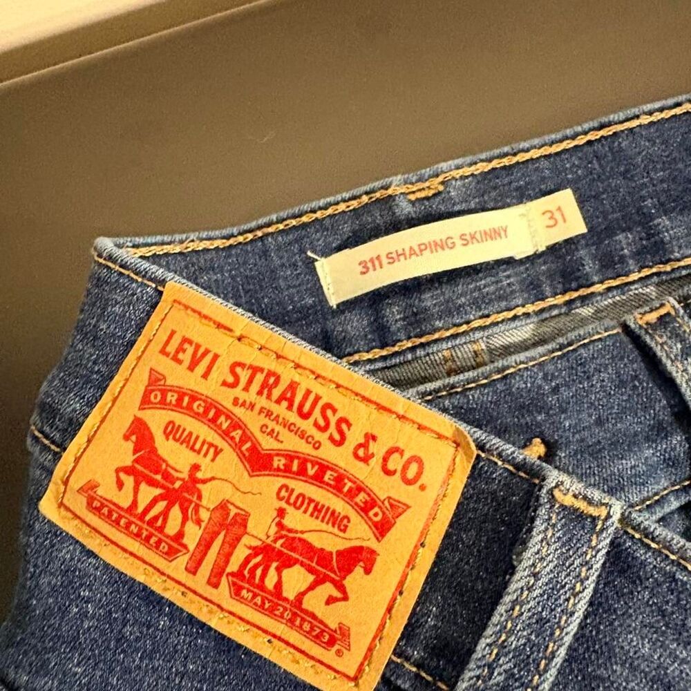 Levi-s Women's Blue and Navy Jeans